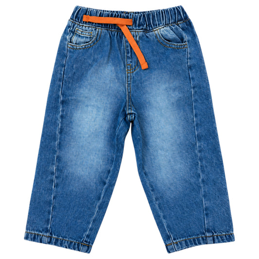 Front view of the Matteo blue children's barrel-leg jeans, slightly tapered towards the hem, with an orange drawstring and contrast stitching.